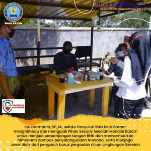BNN Kota Batam melaksanakan Sosialisasi Bahaya Narkoba Kepada Security Sekolah Mondial Batam BNN Kota Batam melaksanakan Sosialisasi Bahaya Narkoba Kepada Security Sekolah Mondial Batam
