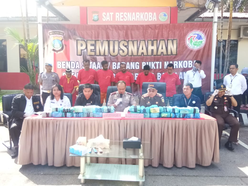 BNN Kota Batam turut memusnakan Barang Bukti hasil tangkapan Satres Narkoba Polresta Barelang BNN Kota Batam turut memusnakan Barang Bukti hasil tangkapan Satres Narkoba Polresta Barelang