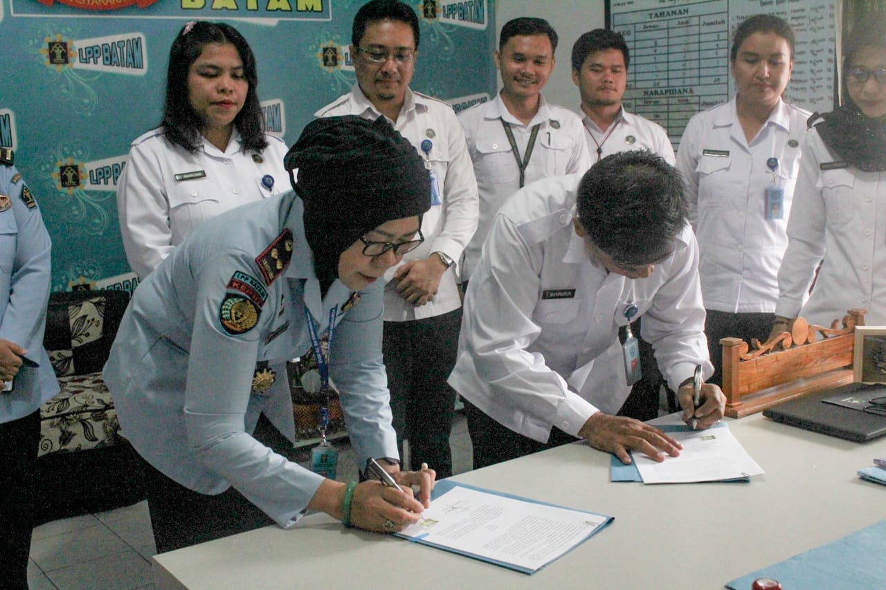 BNN Kota Batam dan Lapas Perempuan Kelas II B Batam Teken MoU Pemberantasan Narkoba BNN Kota Batam dan Lapas Perempuan Kelas II B Batam Teken MoU Pemberantasan Narkoba