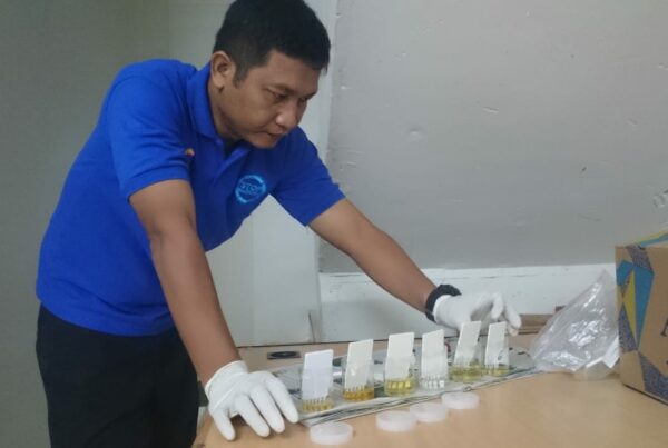 BNN Kota Batam melakukan tes urine terhadap karyawan PT. Adira Finance Batam
