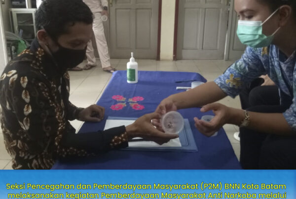 Pemberdayaan Masyarakat Anti Narkoba melalui Tes Urine Lingkungan Pendidikan di SMP Kartini I Batam Pemberdayaan Masyarakat Anti Narkoba melalui Tes Urine Lingkungan Pendidikan di SMP Kartini I Batam