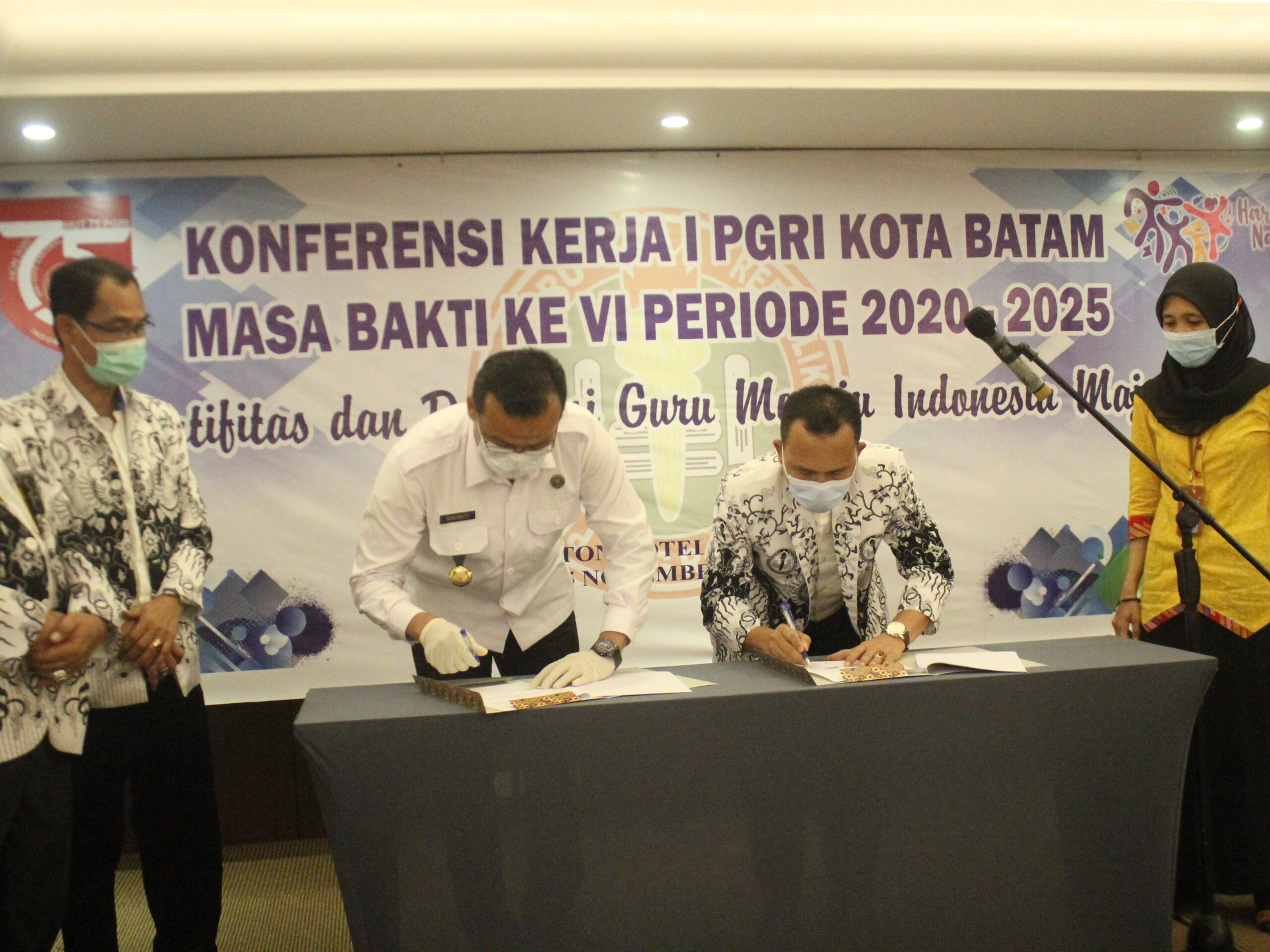 Penandatanganan MOU tentang Upaya P4GN, dengan PGRI Kota Batam Penandatanganan MOU tentang Upaya P4GN, dengan PGRI Kota Batam