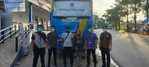 Publikasi Slogan BNN #hidup100persen melalui pemasangan sticker pada Bus Trans Batam
