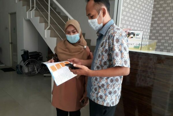 KIE tentang Layanan Rehabilitasi terhadap Klinik Kesehatan Kopkar PLN Batam