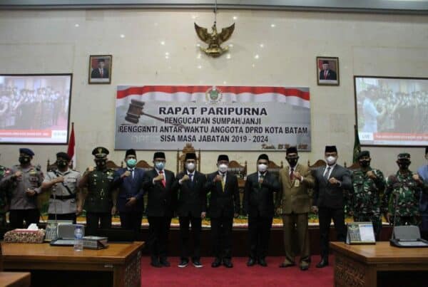 Rapat Paripurna Pelantikan PAW DPRD Kota Batam Rapat Paripurna Pelantikan PAW DPRD Kota Batam