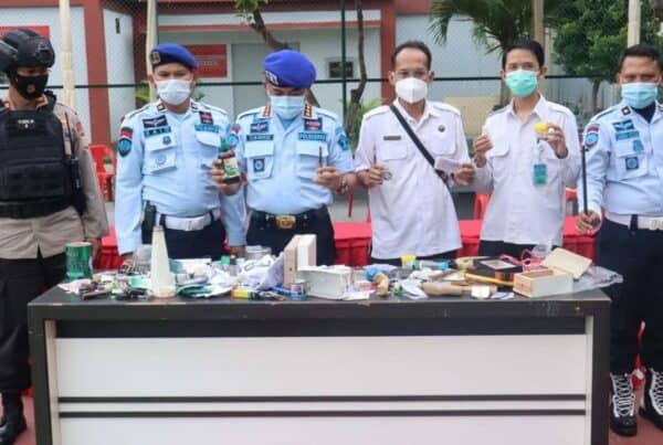 BNN Kota Batam melaksanakan Razia Serentak unit pelaksana Teknis Pemasyarakatan dalam rangka Hari Bakti Pemasyrakatan ke-57 di Lapas Kelas IIA Batam