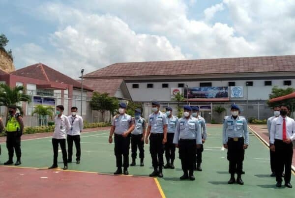 BNN Kota Batam melaksanakan Razia Serentak dalam rangka Hari Bakti Pemasyrakatan ke-57 di Rutan Kelas II A Batam