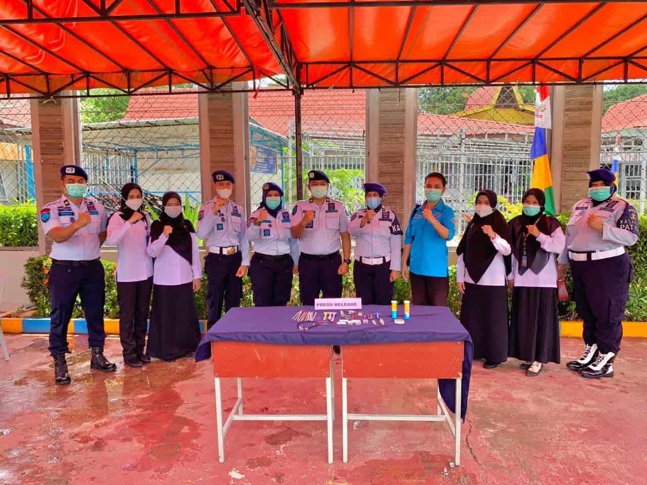 BNN Kota Batam melaksanakan kegiatan Razia gabungan dalam Rangka memperingati Hari Bakti Pemasyarakatan ke -57 BNN Kota Batam melaksanakan kegiatan Razia gabungan dalam Rangka memperingati Hari Bakti Pemasyarakatan ke -57