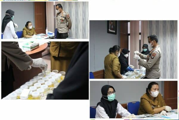 BNN Kota Batam melaksanakan kegiatan Pemberdayaan Masyarakat Anti Narkoba melalui Tes Urine Kepada seluruh Pegawai Dinas tenaga kerja